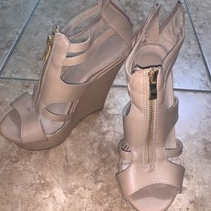 Nude wedges